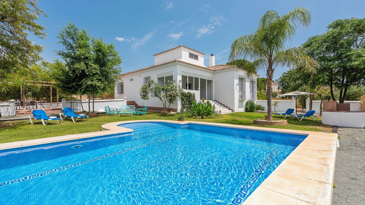 Marchena House | Holiday Home "Casa Rural Dehesa De Las Yeguas" with Pool, Terraces & Wi-Fi