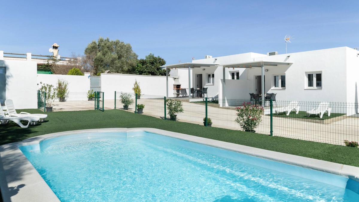 San Ambrosio House | Holiday Home 'Apartamento La Esencia Del Sur A' with Shared Pool, Wi-Fi and Air Conditioning