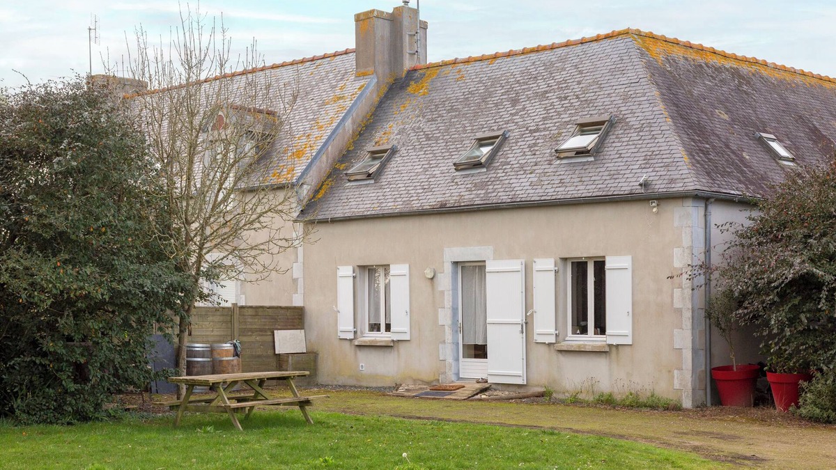 Plobannalec-Lesconil House | Holiday Home 'Gite Terre Mer Des Sables Blancs' with Private Terrace, Private Garden and Wi-Fi
