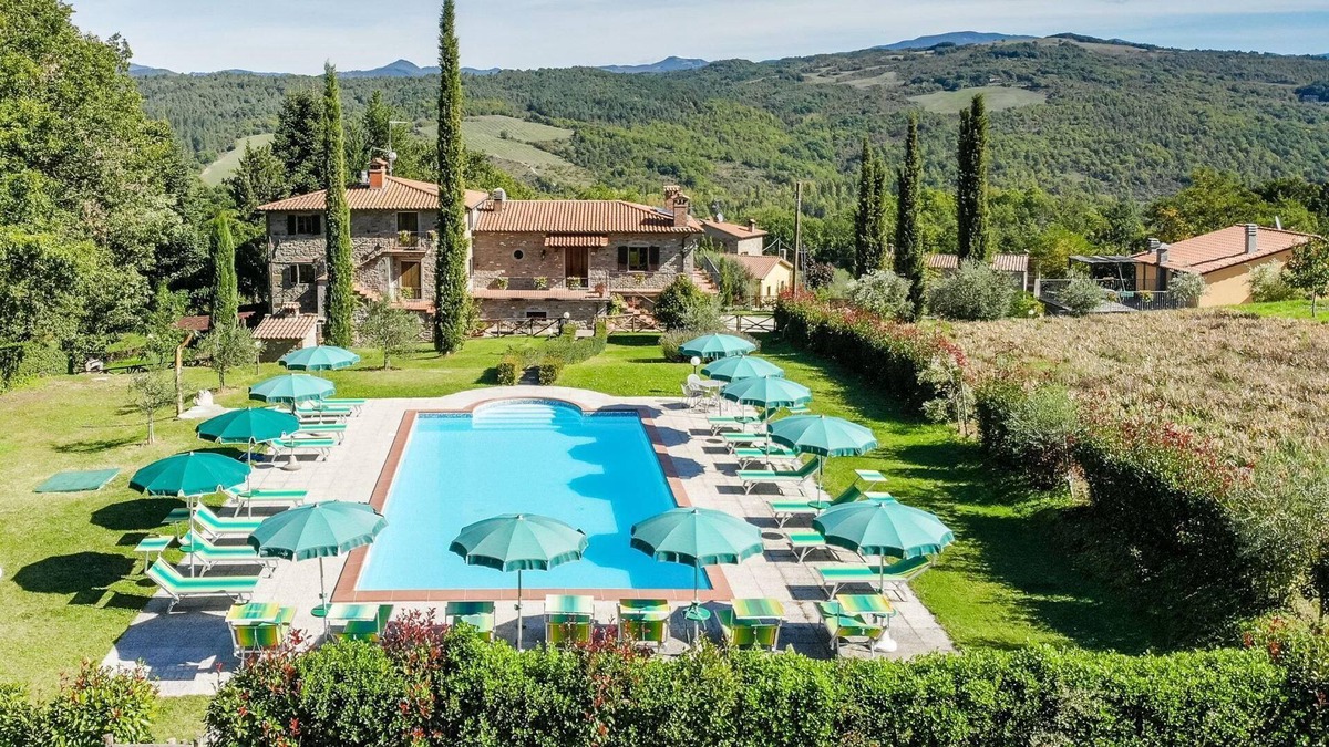 Caprese Michelangelo House | Holiday house Caprese Michelangelo for 1 - 24 persons with 10 bedrooms - Holiday home