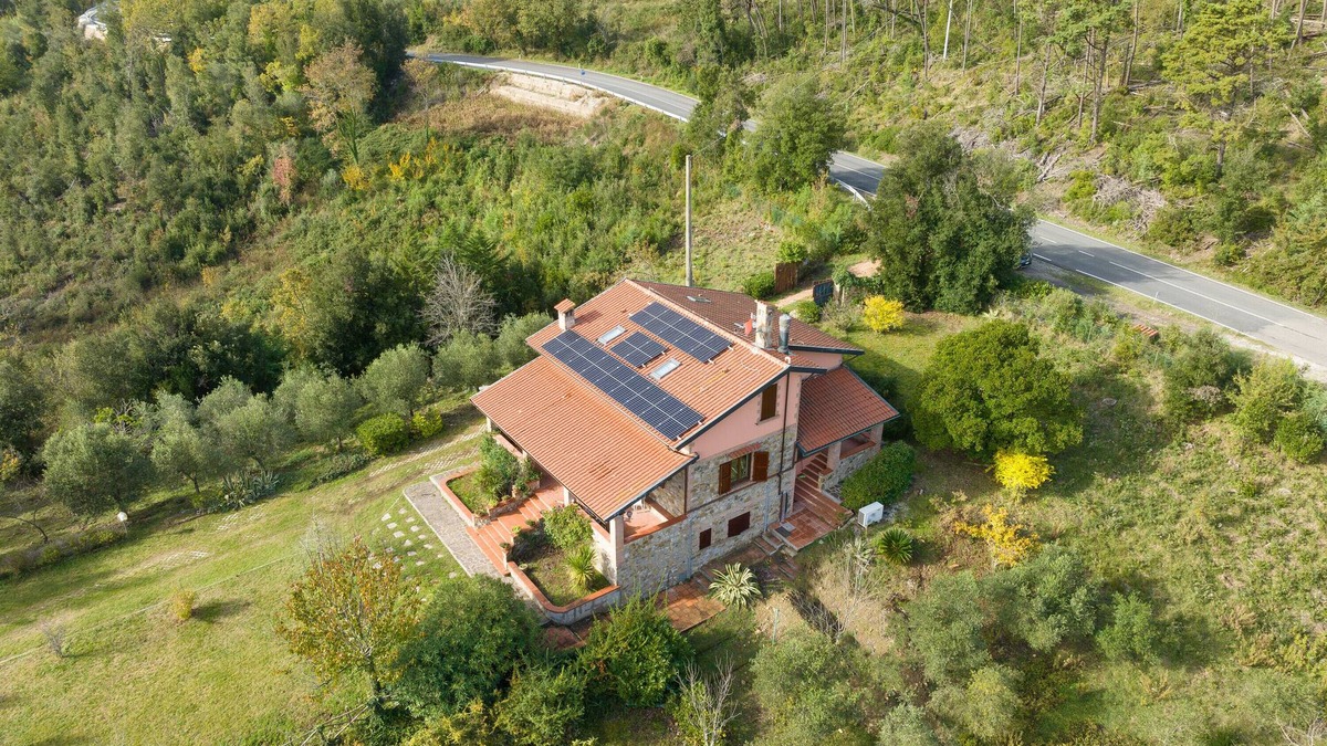 Monteverdi Marittimo House | Holiday Home "Casa Flora" with Private Pool, Private Terrace and Wi-Fi