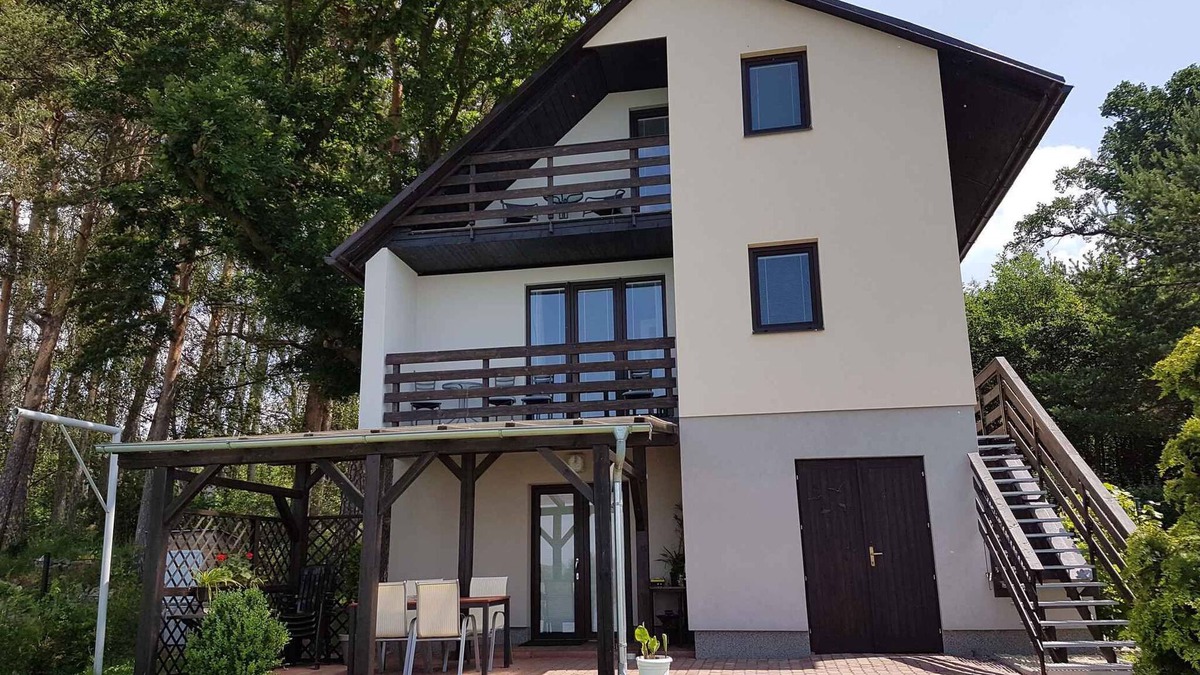 Hluboka nad Vltavou House | Holiday home with a wonderful view with a terrace directly on the lake
