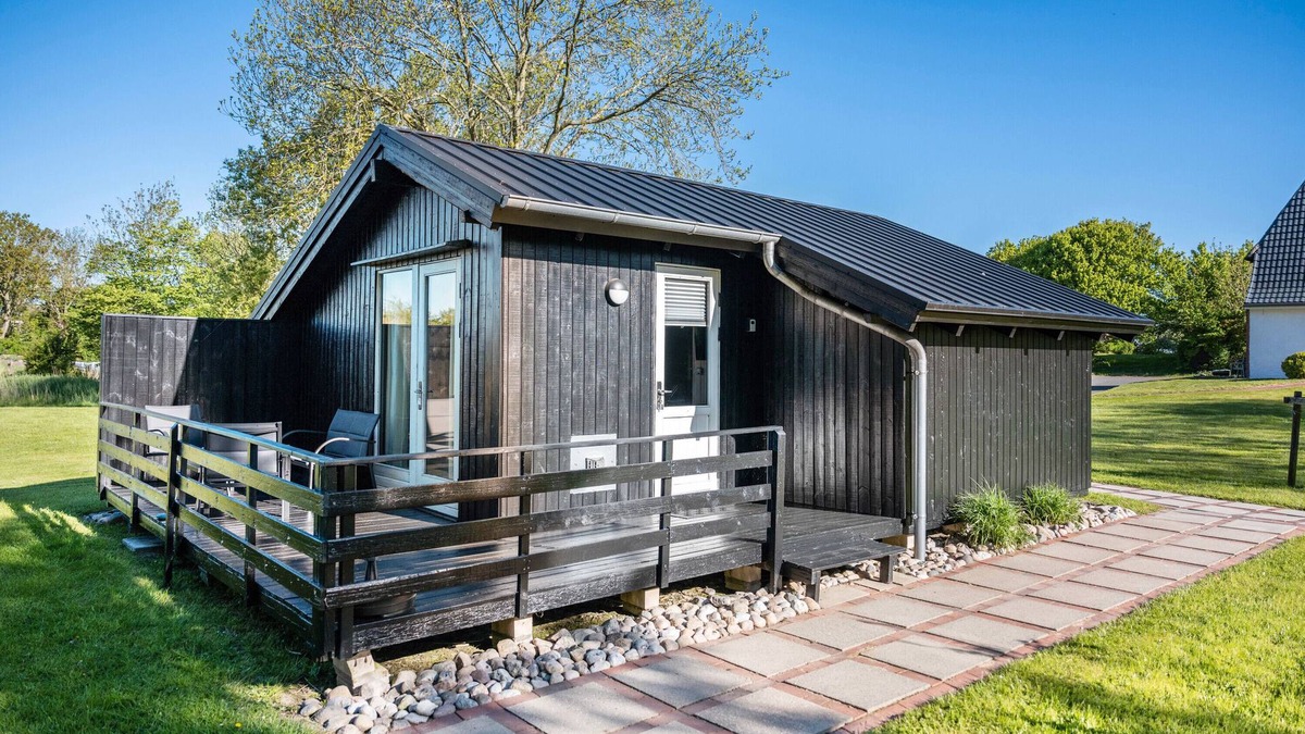 Emmelsbuell-Horsbuell House | Holiday Home 'Achtern Diek' with Shared Terrace, Shared Garden and Wi-Fi