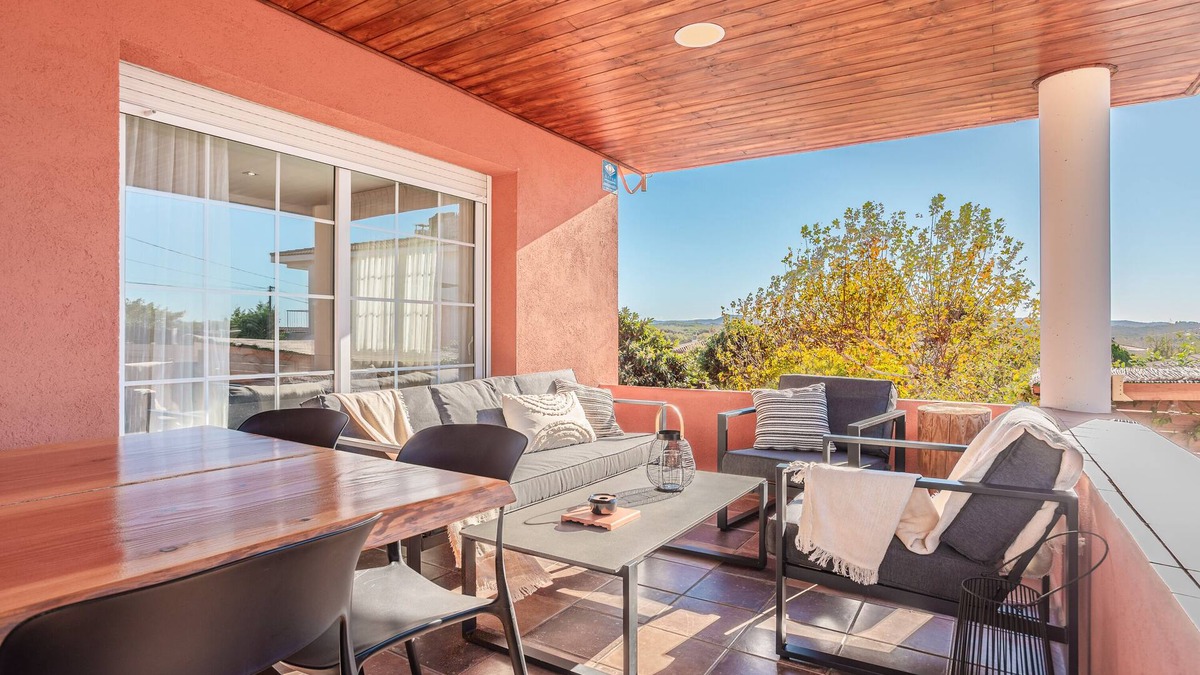 Caldes de Malavella House | Holiday Home 'El Roble' with Mountain View, Private Pool and Wi-Fi