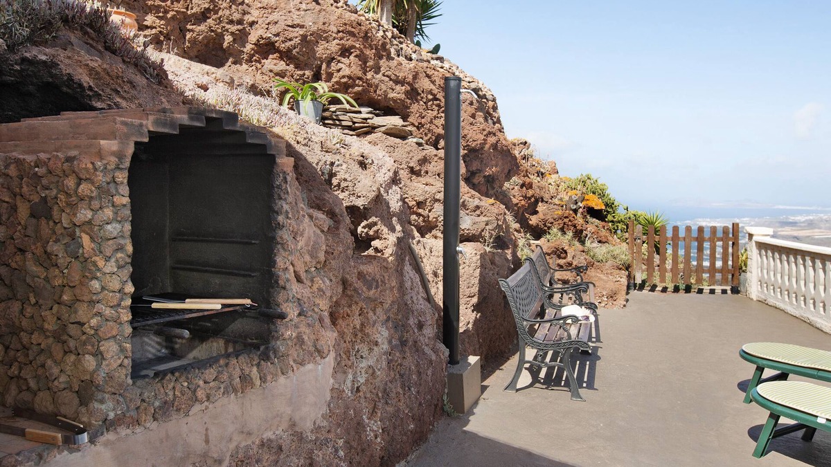 Santa Maria de Guia de Gran Canaria House | Holiday Home Mirador del Gallego with Sea & Mountain View & Wi-Fi