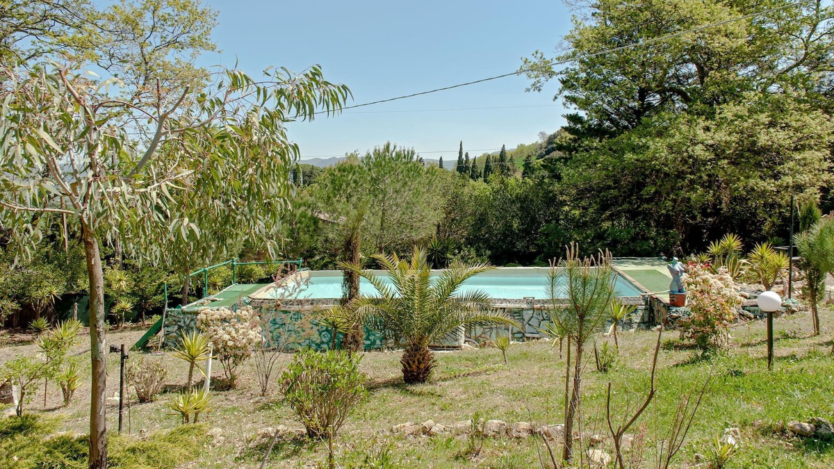 Rosignano Marittimo Villa | Holiday Home 'Vacanza nel bosco' with Shared Pool & Shared Garden