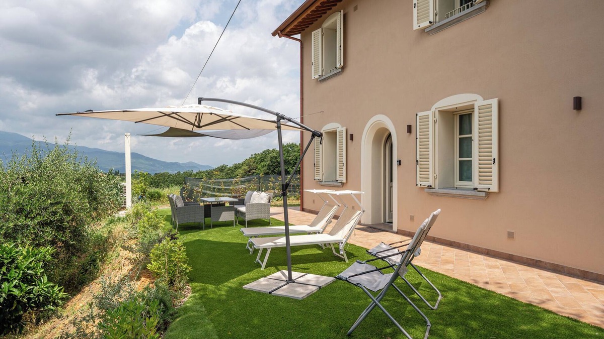 Santa Maria a Monte House | Holiday Home 'Oasi Al Sole' with Private Garden and Wi-Fi