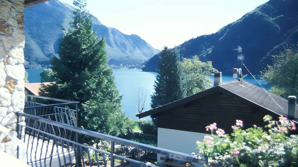 Val Maria-Pur House | Holiday home 150 m from the lake