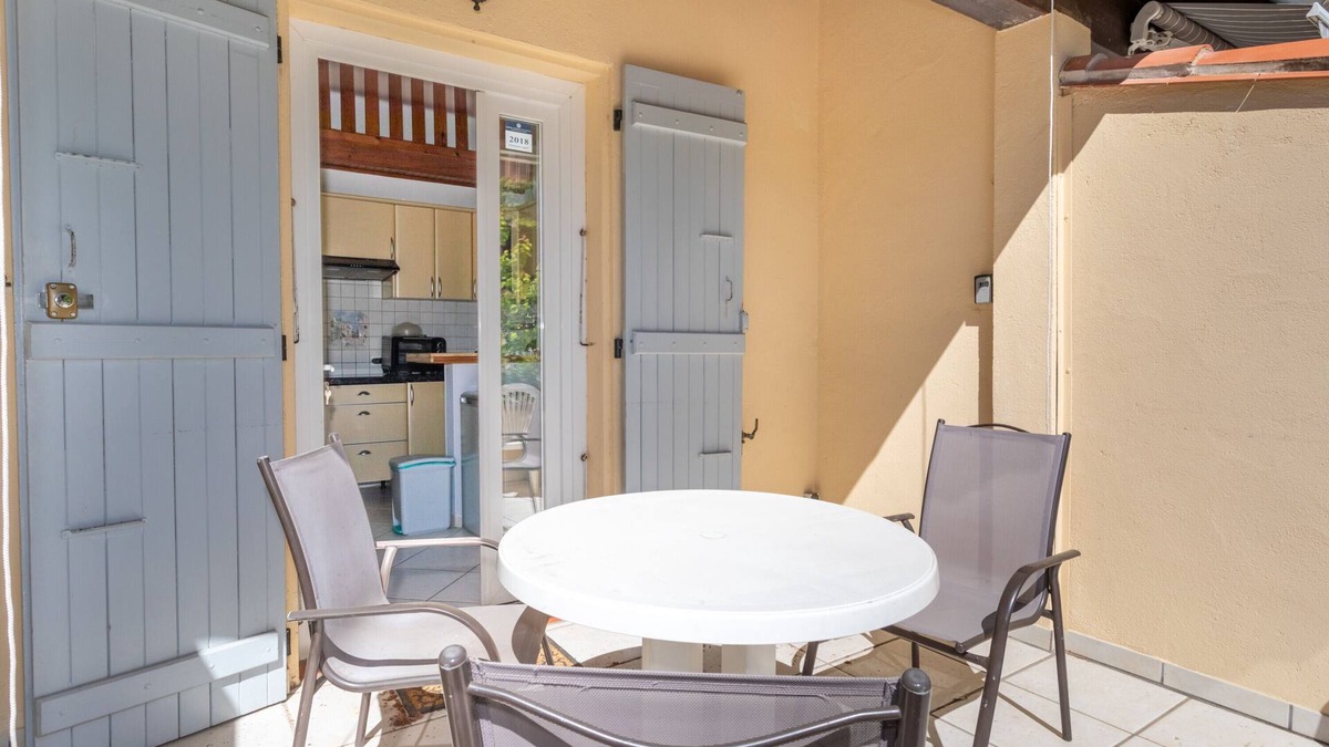 Reynes House | Holiday Home 4 with Mountain View, Shared Pool