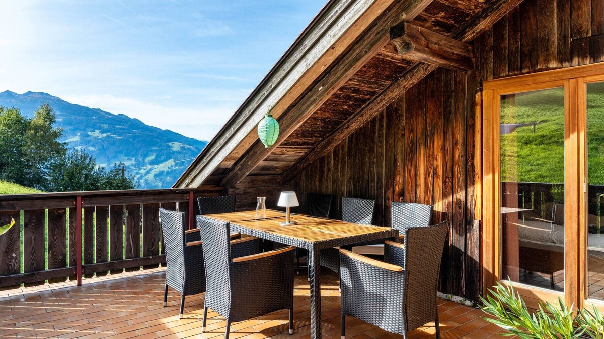 Hainzenberg House | Holiday Home 'A Nett’s Nest' with Mountain View, Shared Terrace and Wi-Fi