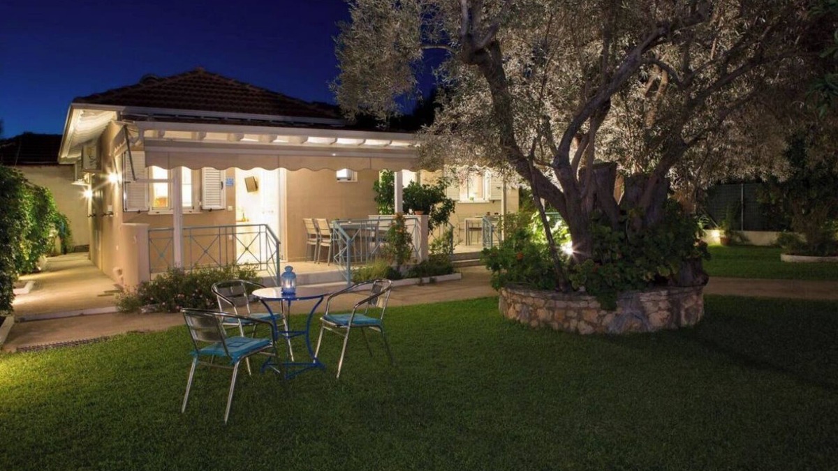 Agios Ioannis House | Holiday Home 'Aelia House - Helios' with Mountain View, Wi-Fi and Air Conditioning