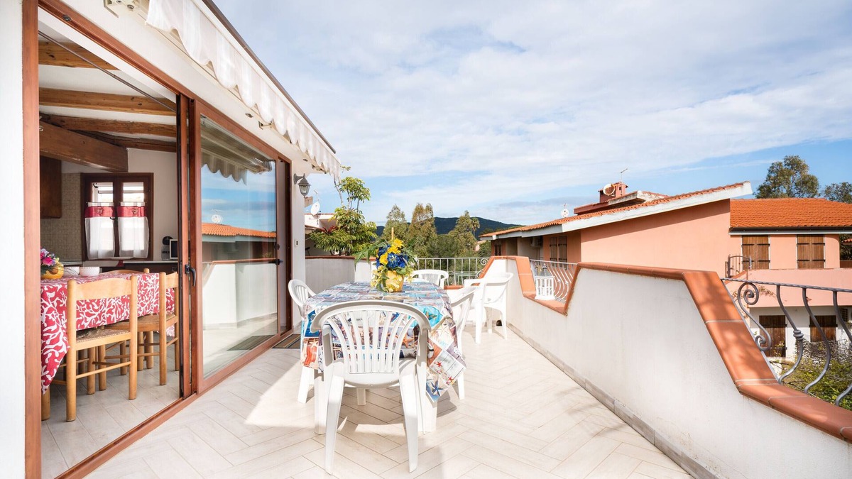 Budoni House | Holiday Home 'Al Mare Da Mémé' with Sea View, Private Terrace and Air Conditioning