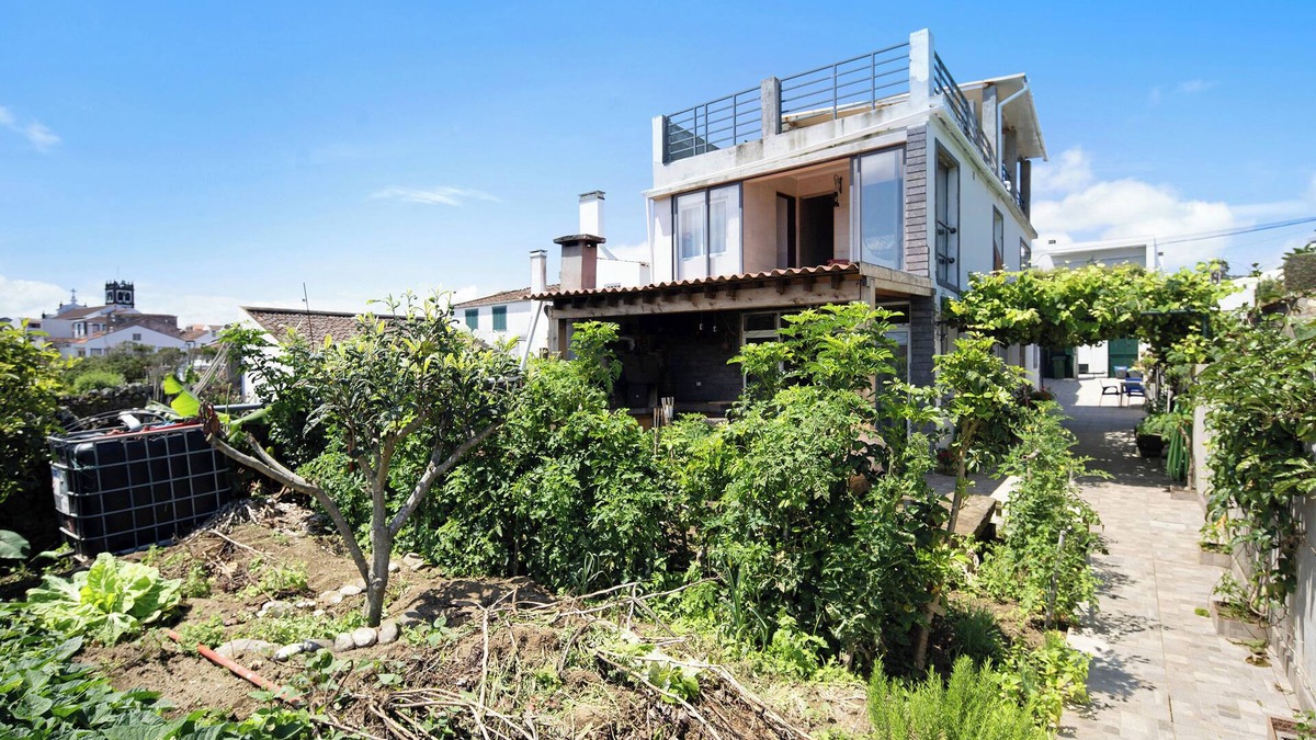 Lagoa House | Holiday Home 'Alojamento Santa Cruz' with Sea View, Private Terrace and Wi-Fi