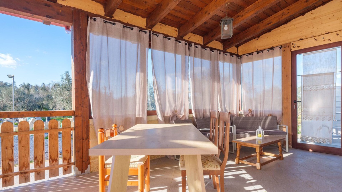 Lizzanello House | Holiday Home 'Angolo Della Natura' with Private Terrace, Wi-Fi and Air Conditioning