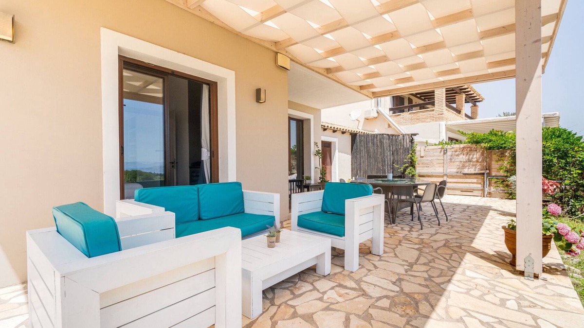 Peroulion House | Holiday Home 'Antinioti Lake Villa, North Corfu' with Sea View, Wi-Fi and Air Conditioning
