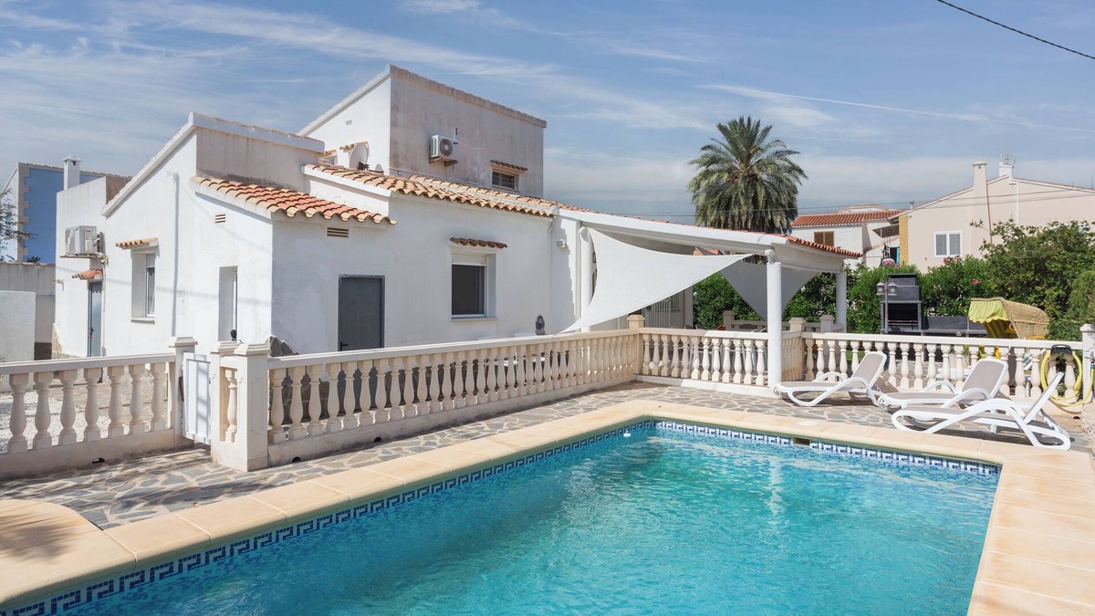 Almadrava Beach House | Holiday Home 'Aquarius' with Private Pool, Wi-Fi and Air Conditioning