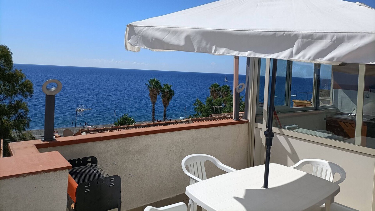 Ali Terme House | Holiday Home Arcobaleno with Sea View & Terraces