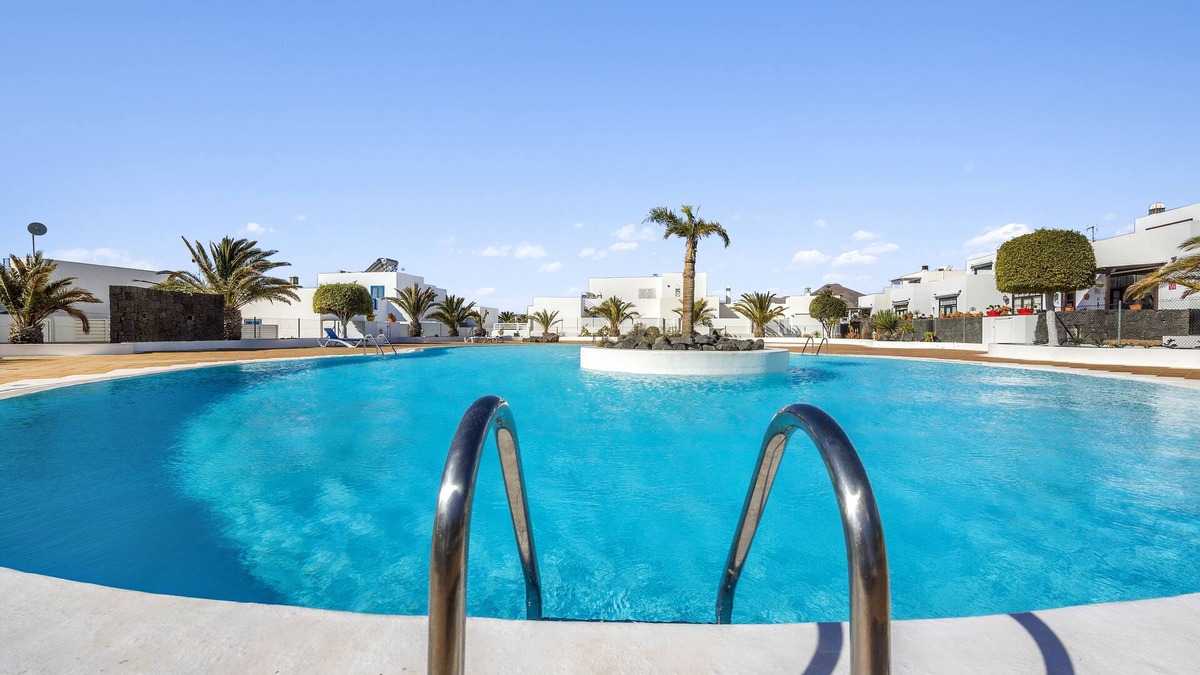 Puerto Calero House | Holiday home at the harbour of Puerto Calero with roof terrace, garden and pool