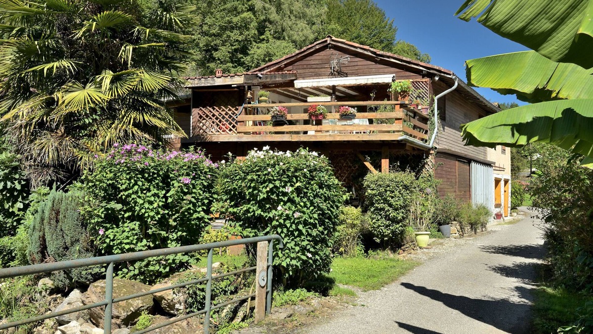 Chein-Dessus House | Holiday Home 'Au Fil De L'eau' with Mountain View, Private Terrace and Wi-Fi