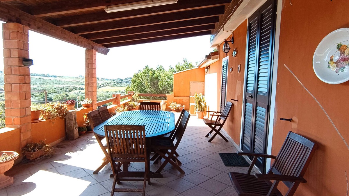 Sant'Antioco House | Holiday Home 'Belo Horizonte, near the sea' with Private Terrace and Wi-Fi