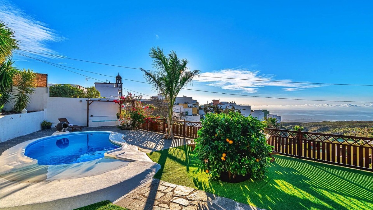 Villa de Arico House | Holiday Home "Bernarda" with Heated Pool, Sea Views, Private Pool and Wi-Fi