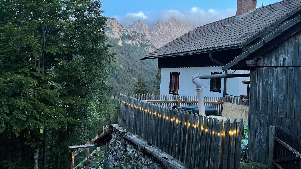 Ferlach House | Holiday Home 'Berghaus Auf 1200m Höhe' with Mountain View, Shared Terrace and Wi-Fi