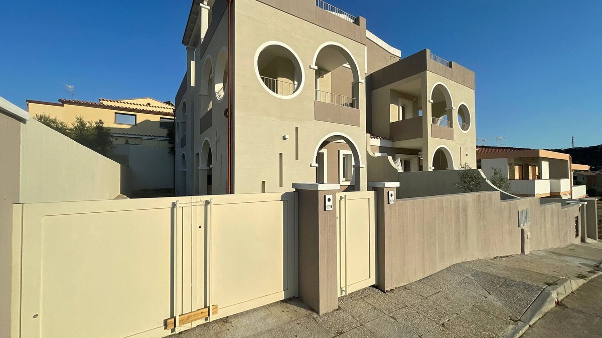 Villasimius Apartment | Holiday Home 'Bertha' with Mountain View and Air Conditioning