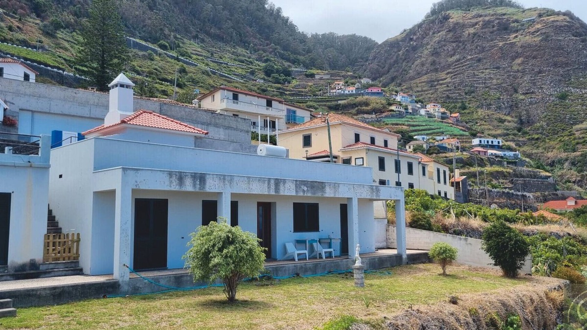 Porto Moniz House | Holiday Home 'Blissful Haven - Soulful Stays' with Sea View, Private Terrace and Wi-Fi