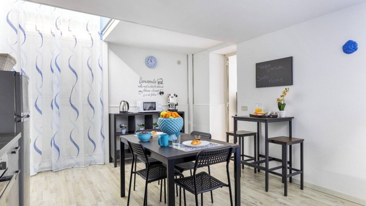 Borgo-Sanzio House | Holiday Home 'Blu Home' with Wi-Fi and Air Conditioning