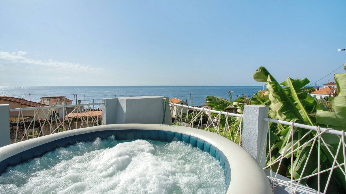Paul do Mar House | Holiday Home 'Blue By The Sea House' with Sea View, Private Terrace and Wi-Fi