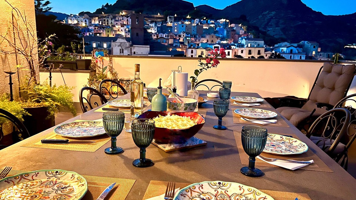 Bosa House | Holiday Home 'Bosa Eye House' with Private Terrace, Wi-Fi and Air Conditioning