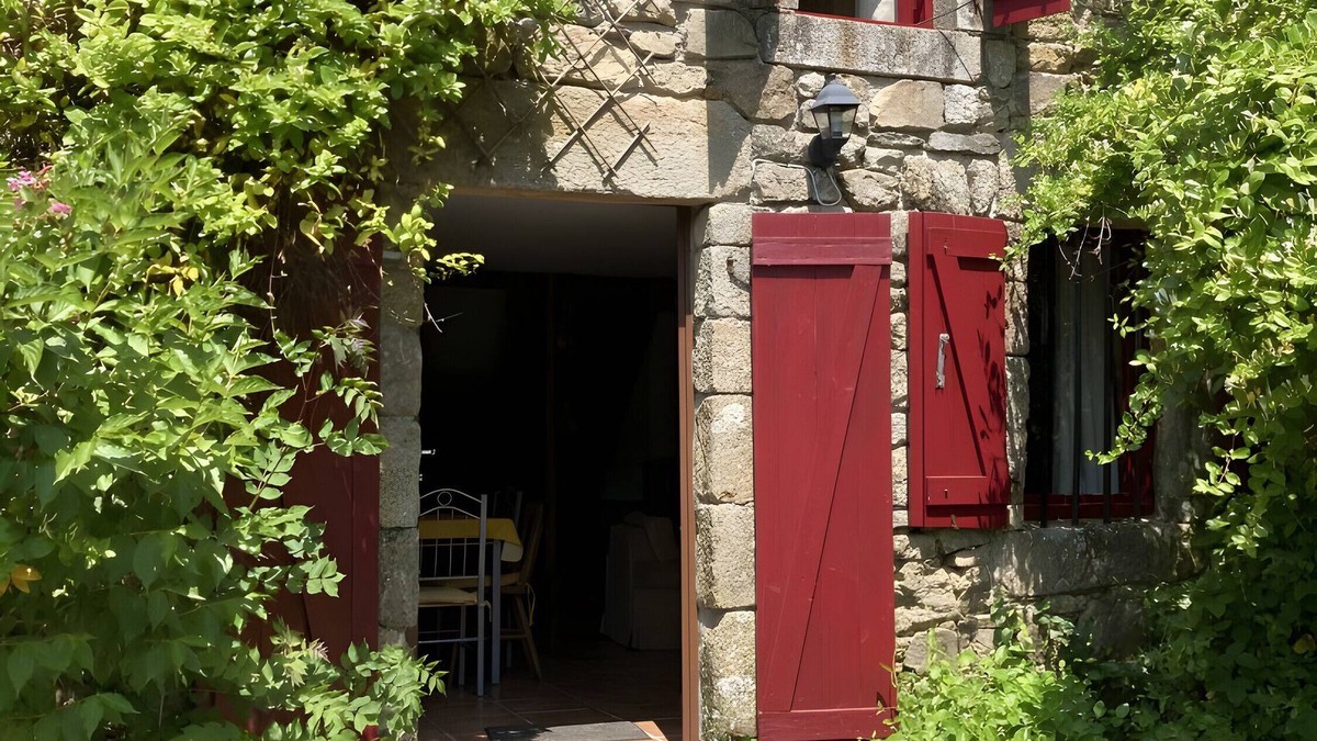 Saint-Nicolas des Eaux House | Holiday Home 'Breton Gildas' with Shared Terrace, Shared Garden and Wi-Fi