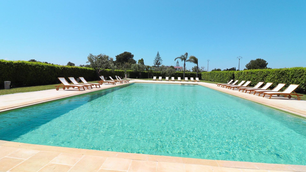 Otranto House | Holiday Home 'Bungalow Fragola' with Shared Pool, Wi-Fi and Air Conditioning