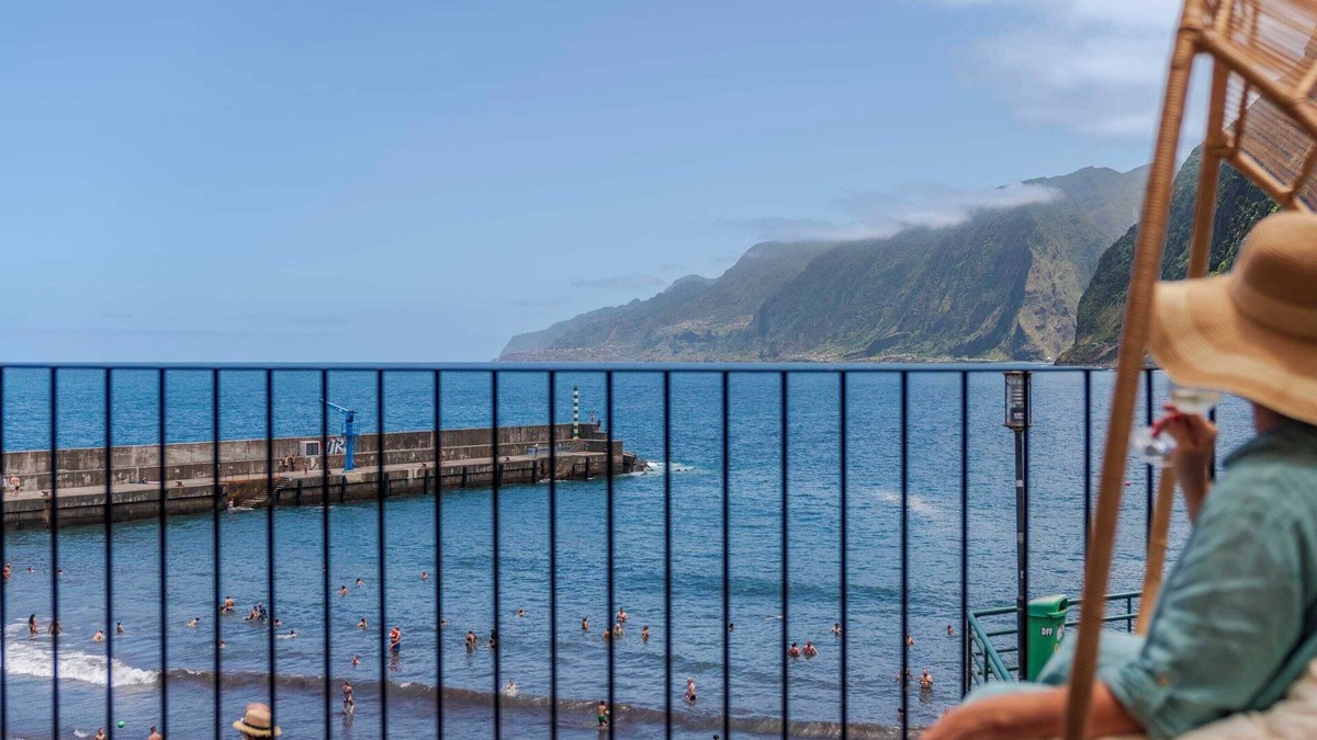 Porto Moniz House | Holiday Home by the Sea, Pipas do Avô - Seixal
