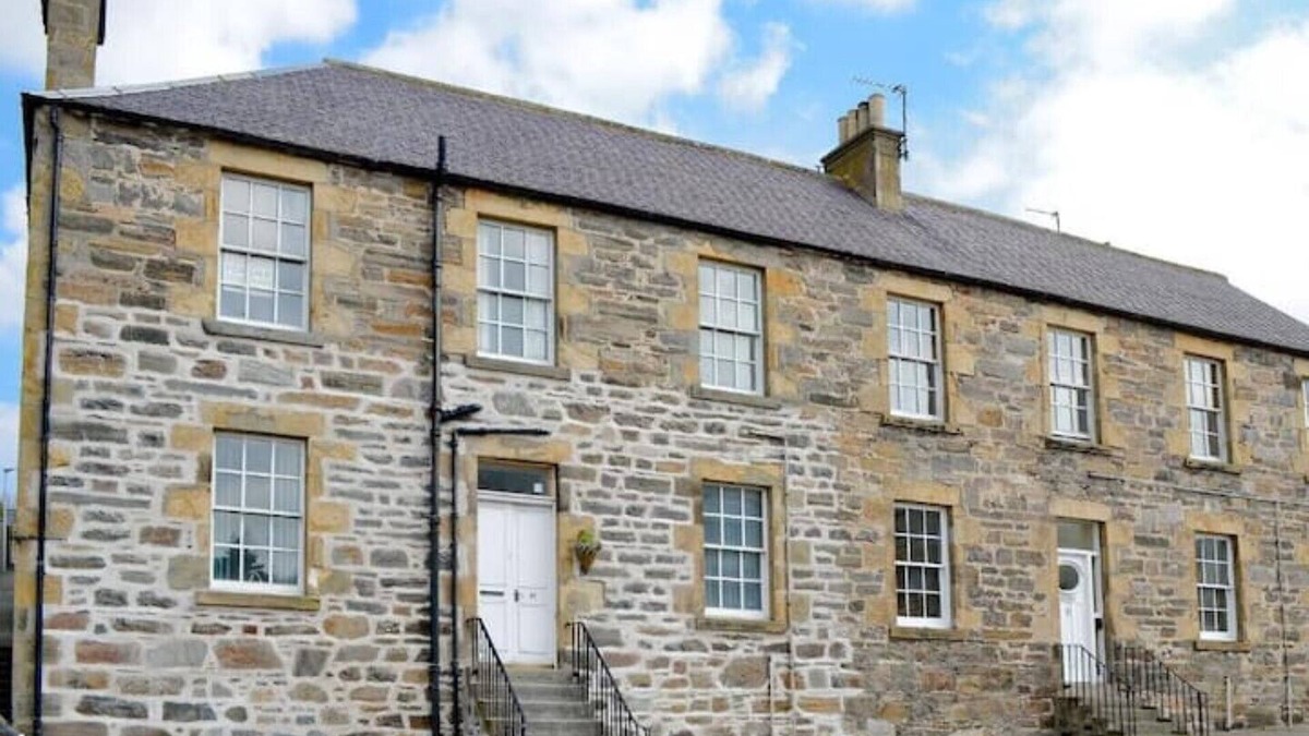 Cullen House | Holiday home by the sea