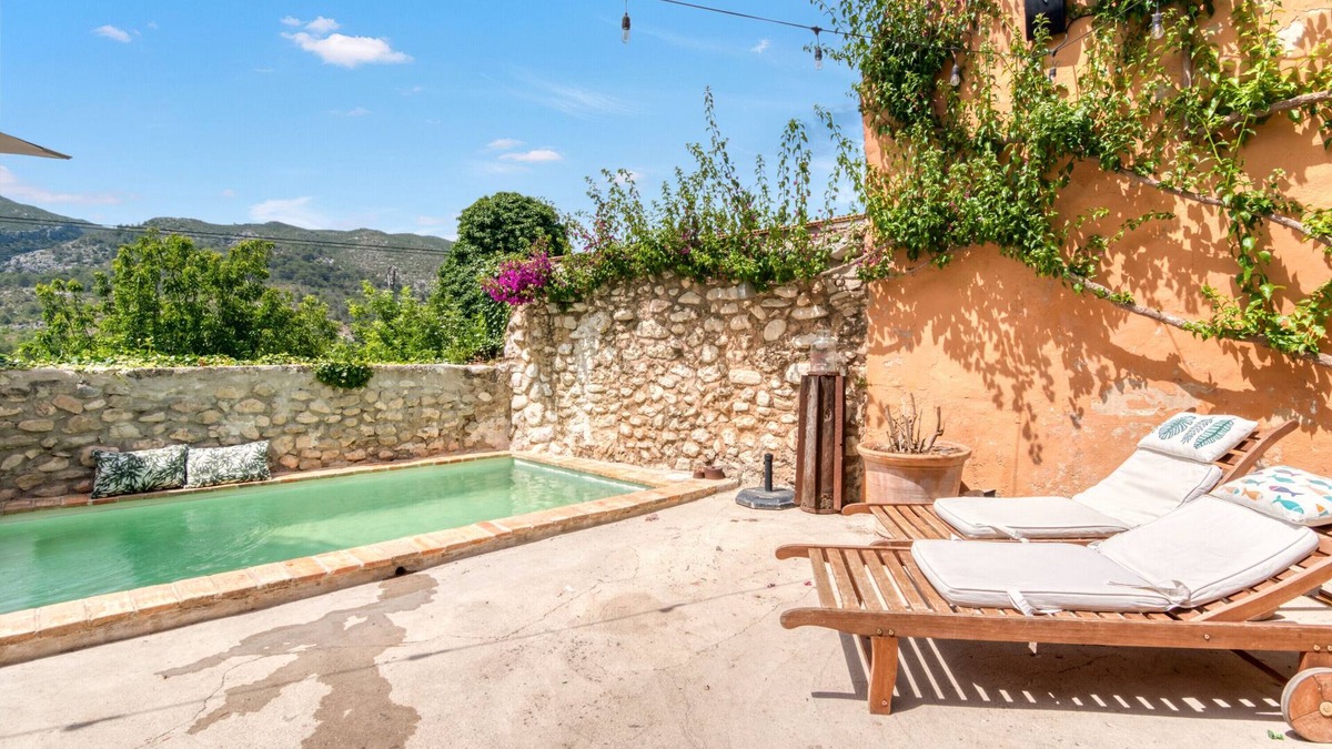 Beniali House | Holiday Home 'Ca la Pasita 26' with Pool, Mountain Views and Wi-Fi