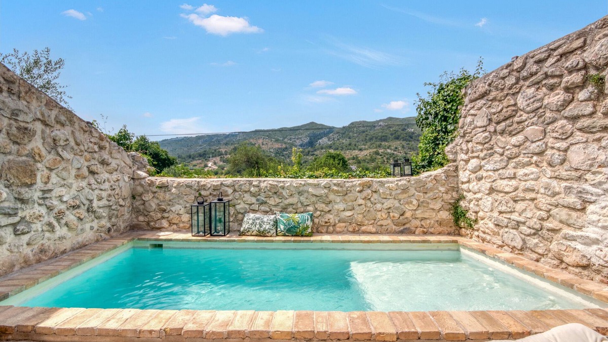 Beniali House | Holiday Home 'Ca la Pasita 28' with Mountain Views and Wi-Fi