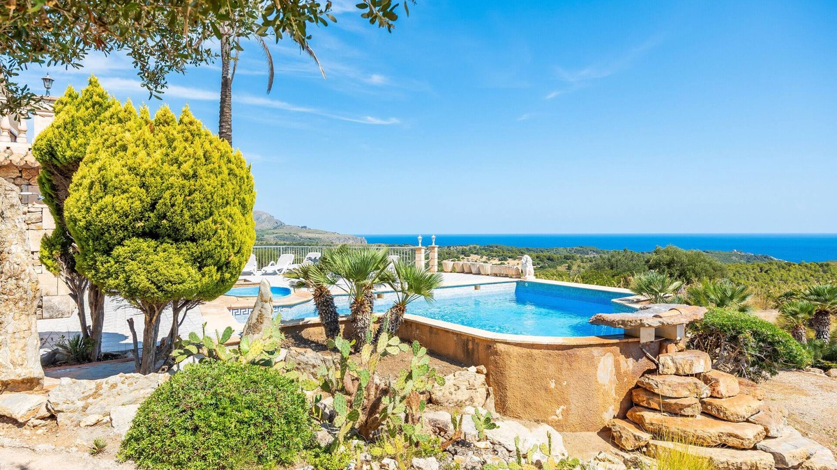 Arta House | Holiday Home 'Ca Na Lluny' with Sea View, Private Pool and Wi-Fi