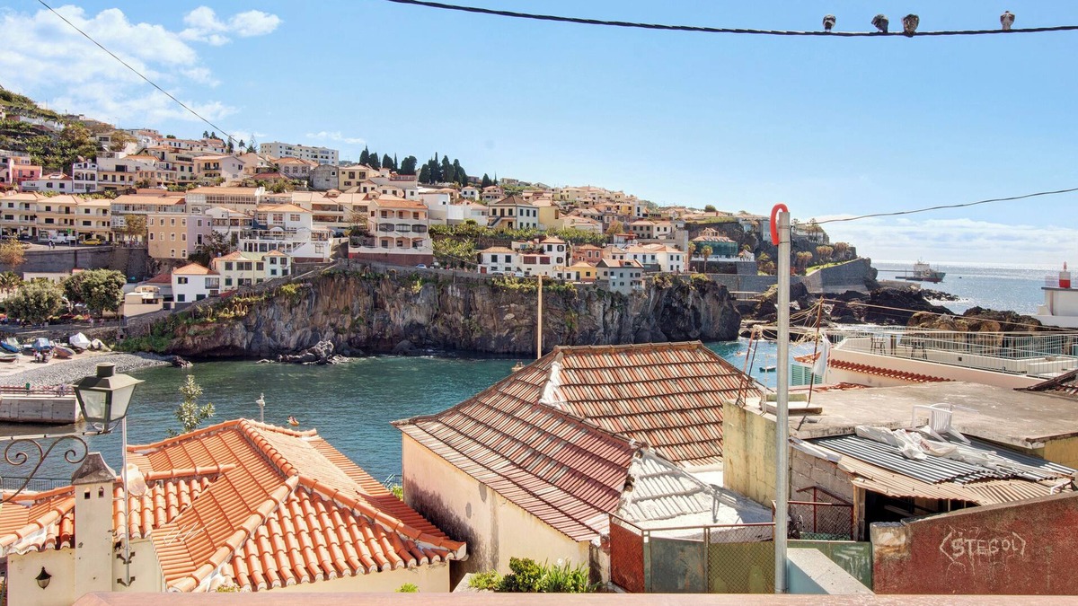 Camara de Lobos Apartment | Holiday Home "Casa do Calhau" close to the Sea with Private Terrace & Wi-Fi