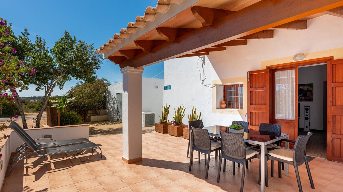 Pilar de la Mola House | Holiday Home 'Ca Ses Celleres' with Private Terrace, Private Garden and Wi-Fi