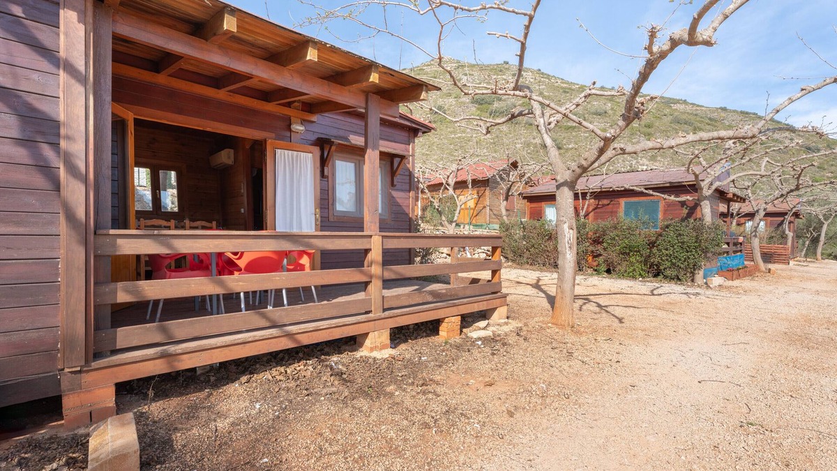 Barx House | Holiday Home 'Cabaña Madera B' with Mountain View, Wi-Fi and Air Conditioning
