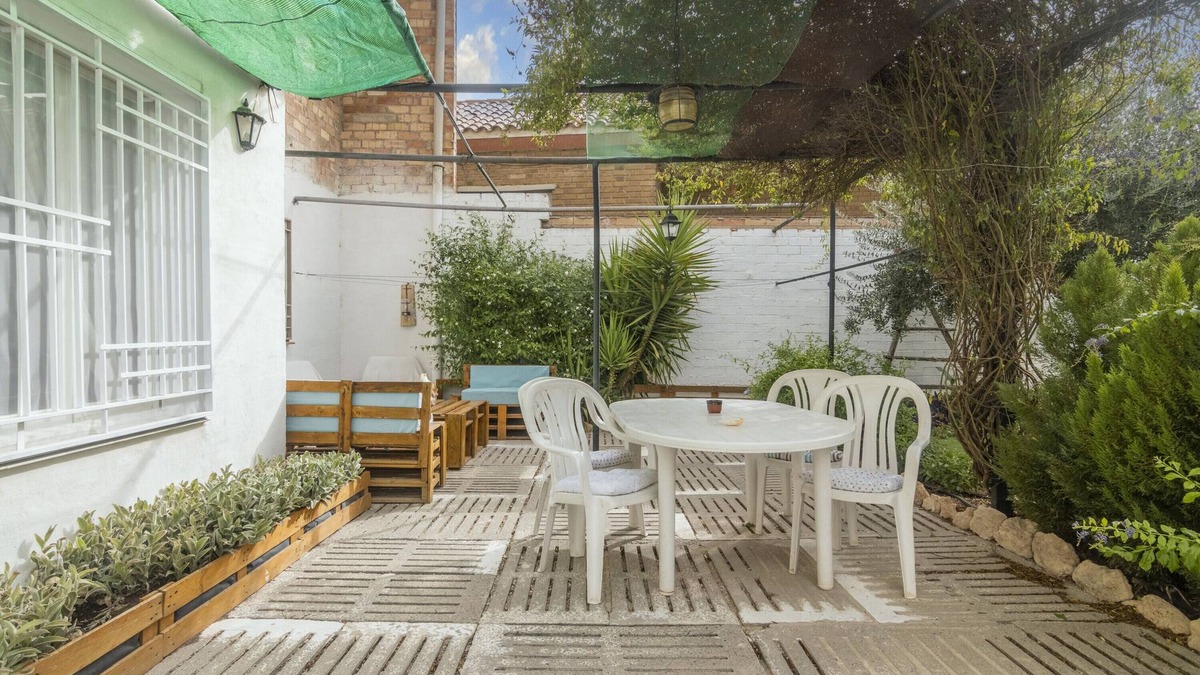 Torregrossa House | Holiday Home 'Cal Marcos' with Private Terrace, Private Garden and Wi-Fi