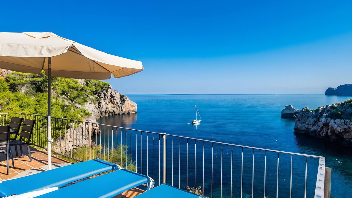 Deia House | Holiday Home 'Cala Deia' with Sea View, Wi-Fi and Air Conditioning