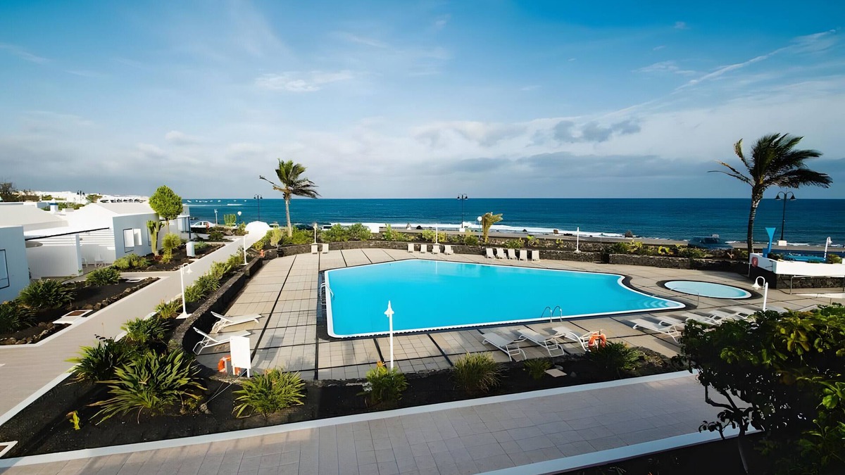 Arrieta House | Holiday Home 'Caleta Campos 2' with Sea View, Shared Pool and Wi-Fi