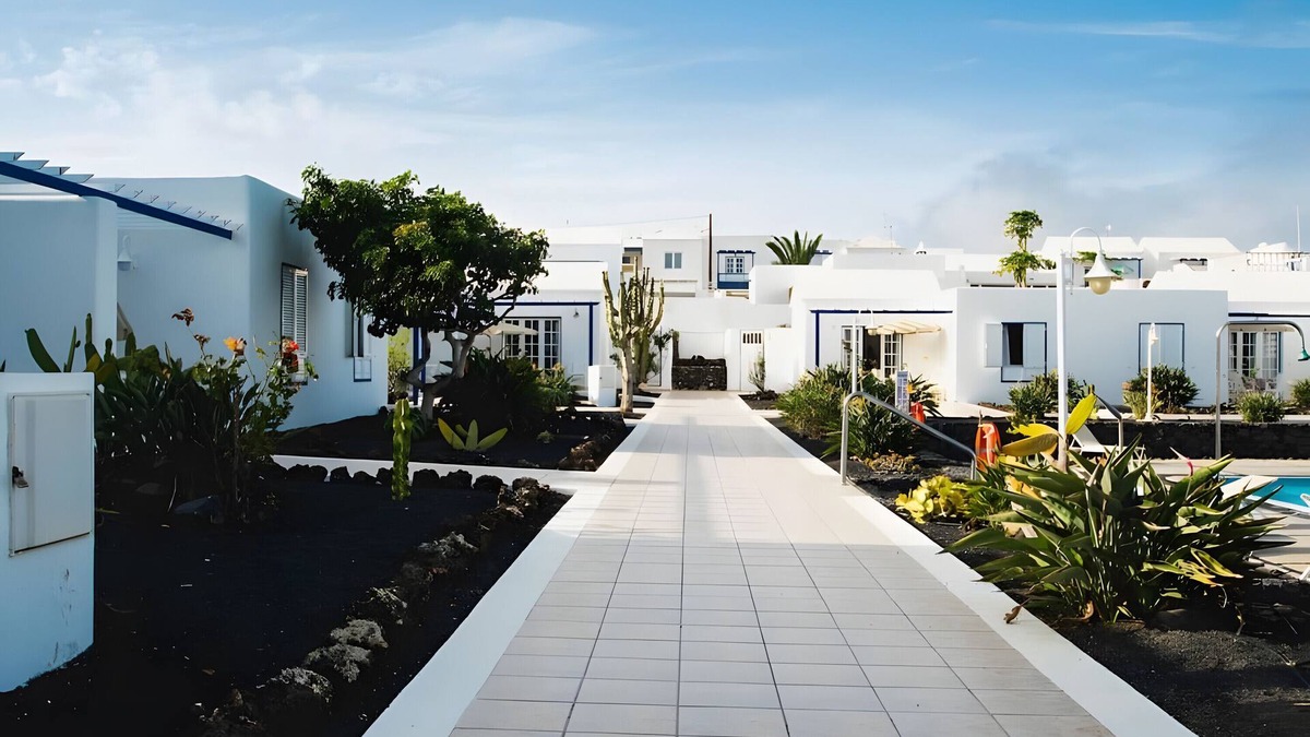 Arrieta House | Holiday Home 'Caleta Campos Bungalows' with Sea View, Shared Pool and Wi-Fi
