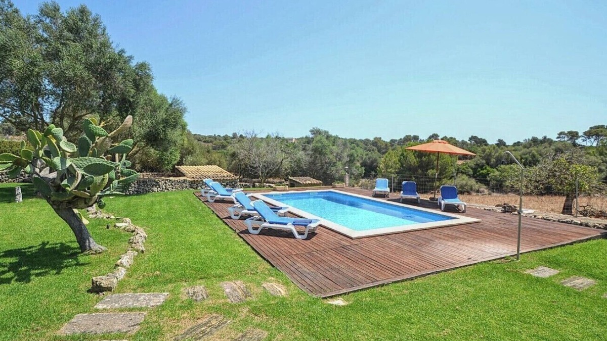 Manacor House | Holiday Home 'Can Mascaro' with Mountain View, Wi-Fi and Air Conditioning