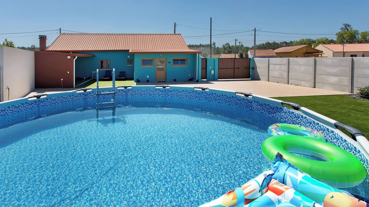 Marinha Grande House | Holiday Home 'Casa Do Canudo' with Private Pool, Private Terrace and Wi-Fi