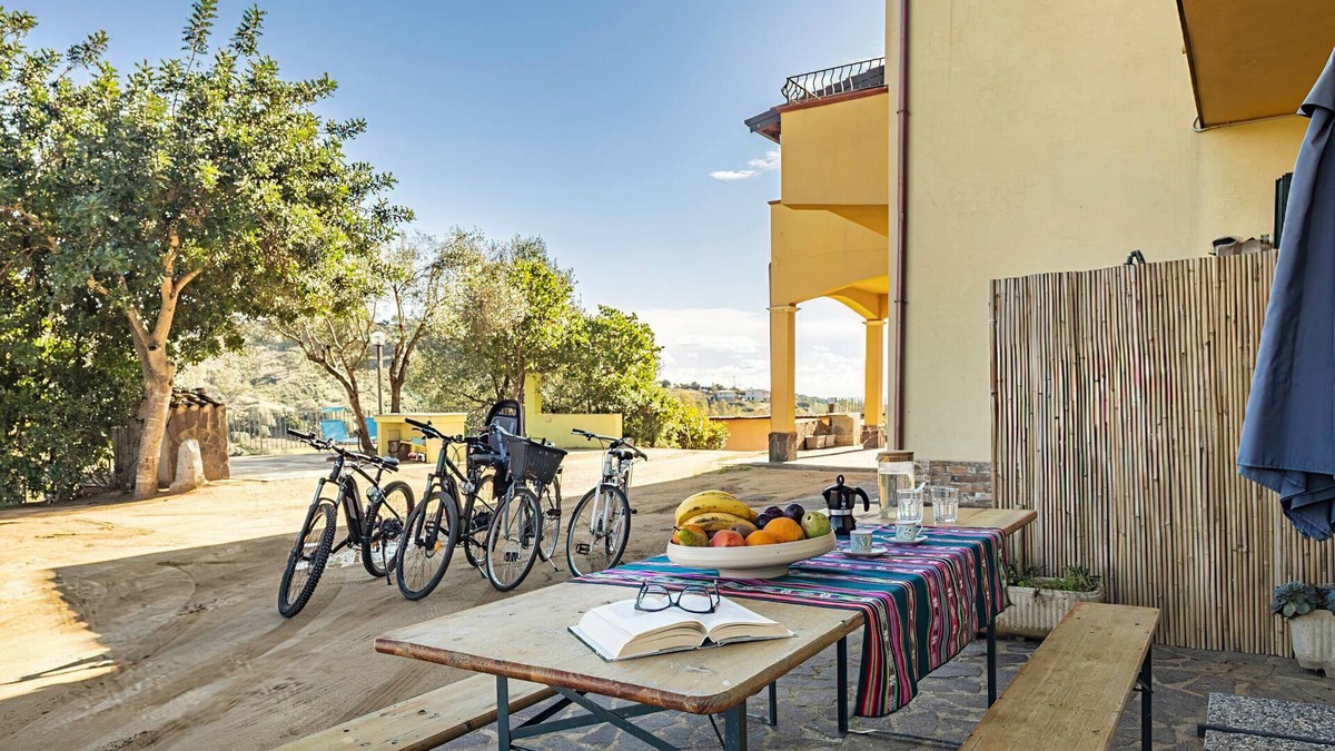 Bari Sardo House | Holiday Home "Casa Aurora con Giardino" with Private Terrace & Wi-Fi