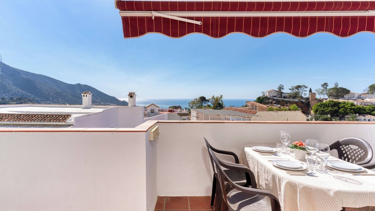 Mijas House | Holiday Home 'Casa Centro' with Sea View, Wi-Fi and Air Conditioning