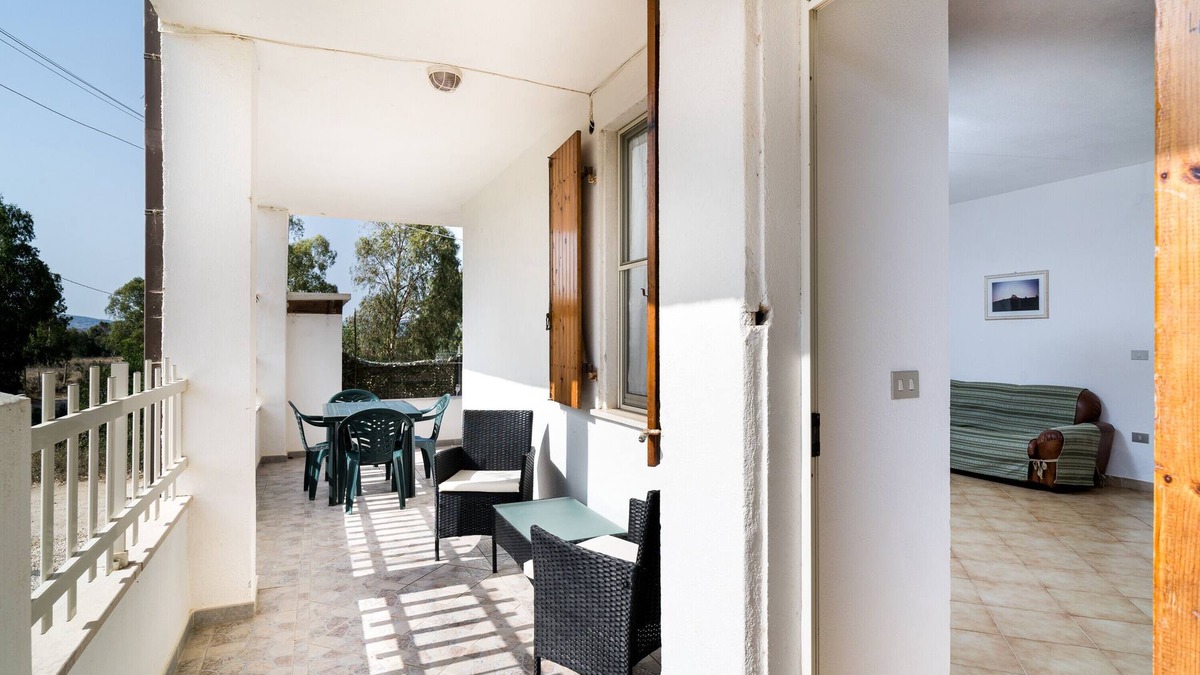Monte Longu House | Holiday Home 'Casa Con Veranda' with Private Terrace